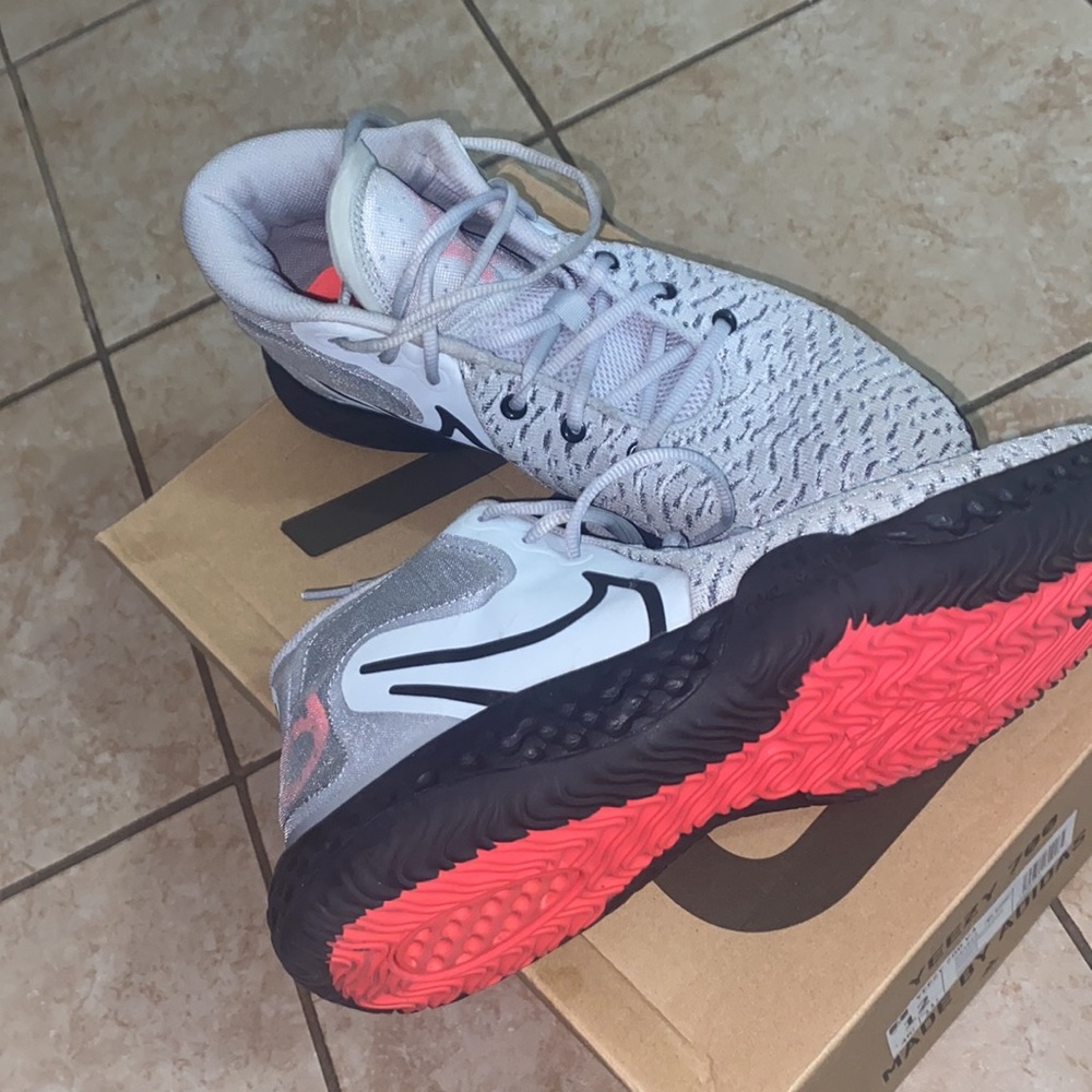 Nike basketball sneakers for affordable price